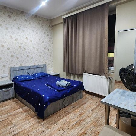 Hotel ,,Mega" Тбилиси Екстериор снимка