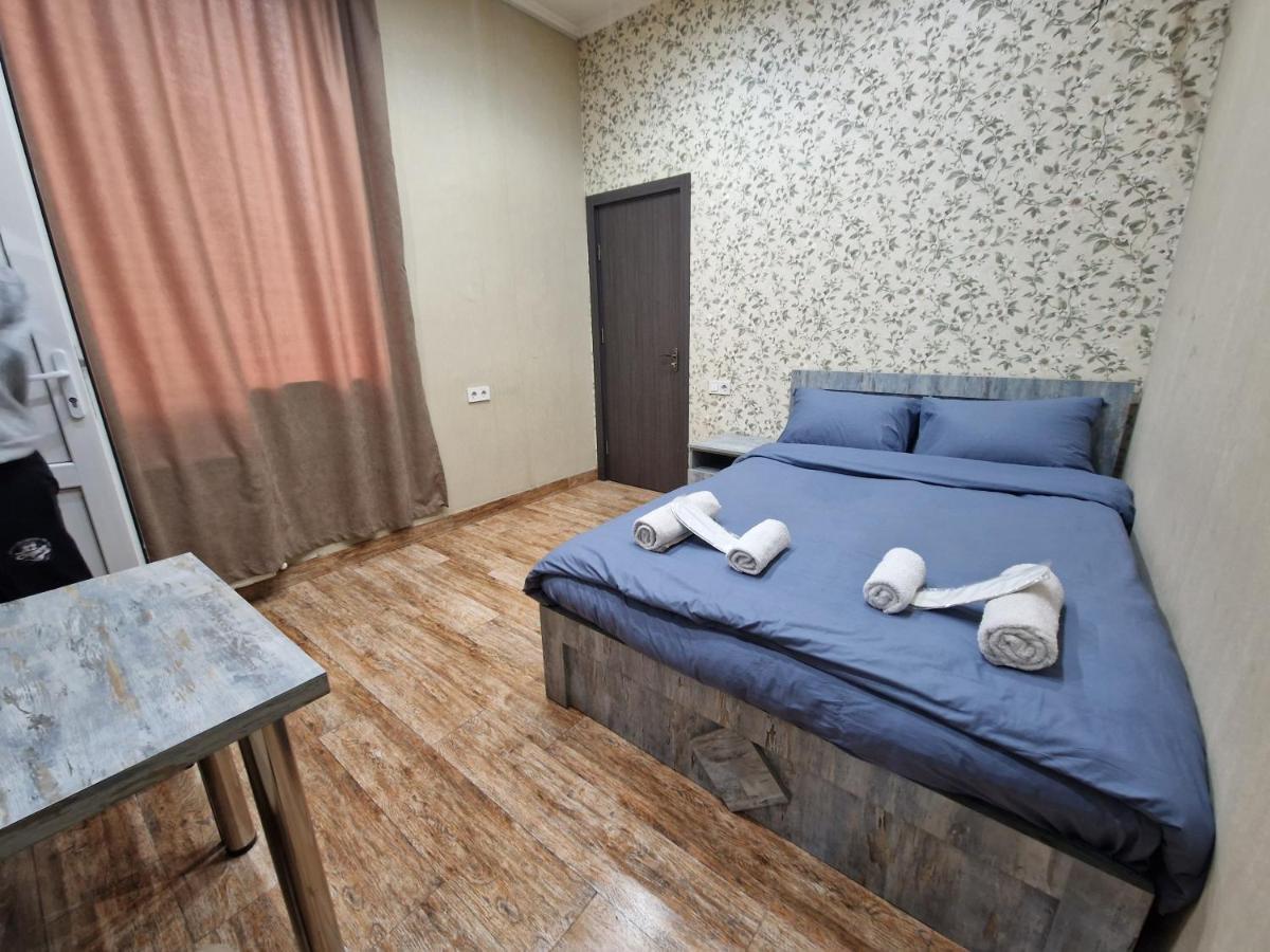 Hotel ,,Mega" Тбилиси Екстериор снимка