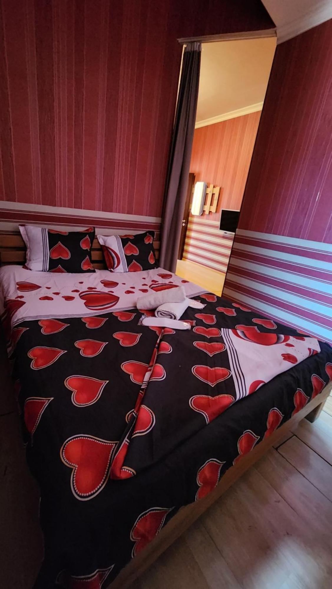 Hotel ,,Mega" Тбилиси Екстериор снимка
