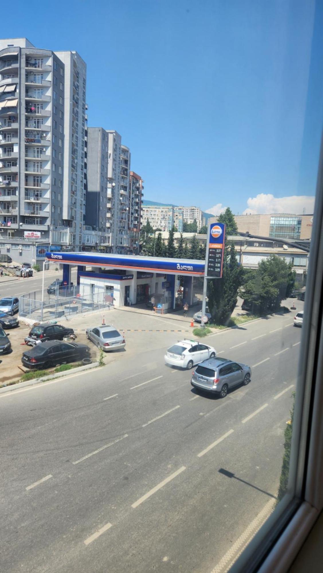 Hotel ,,Mega" Тбилиси Екстериор снимка