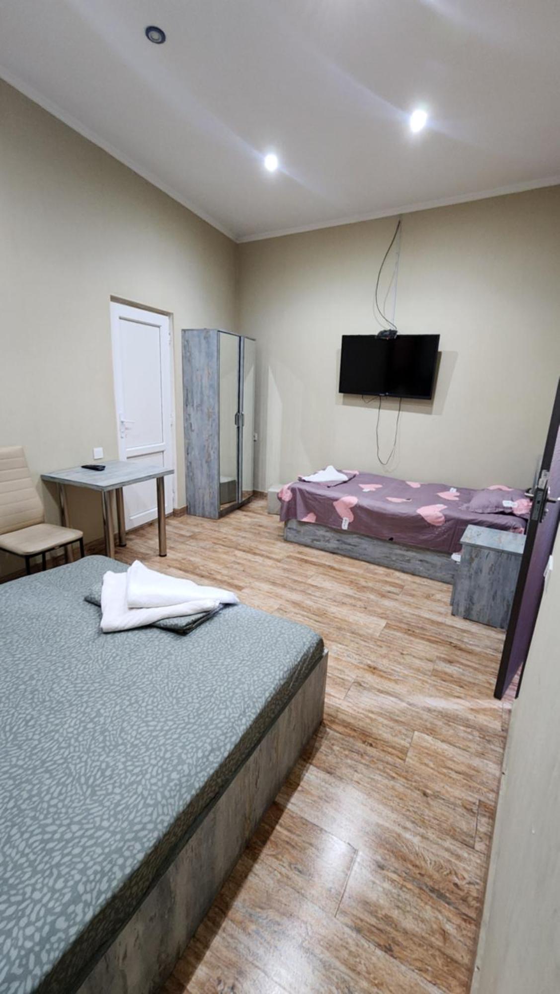 Hotel ,,Mega" Тбилиси Екстериор снимка