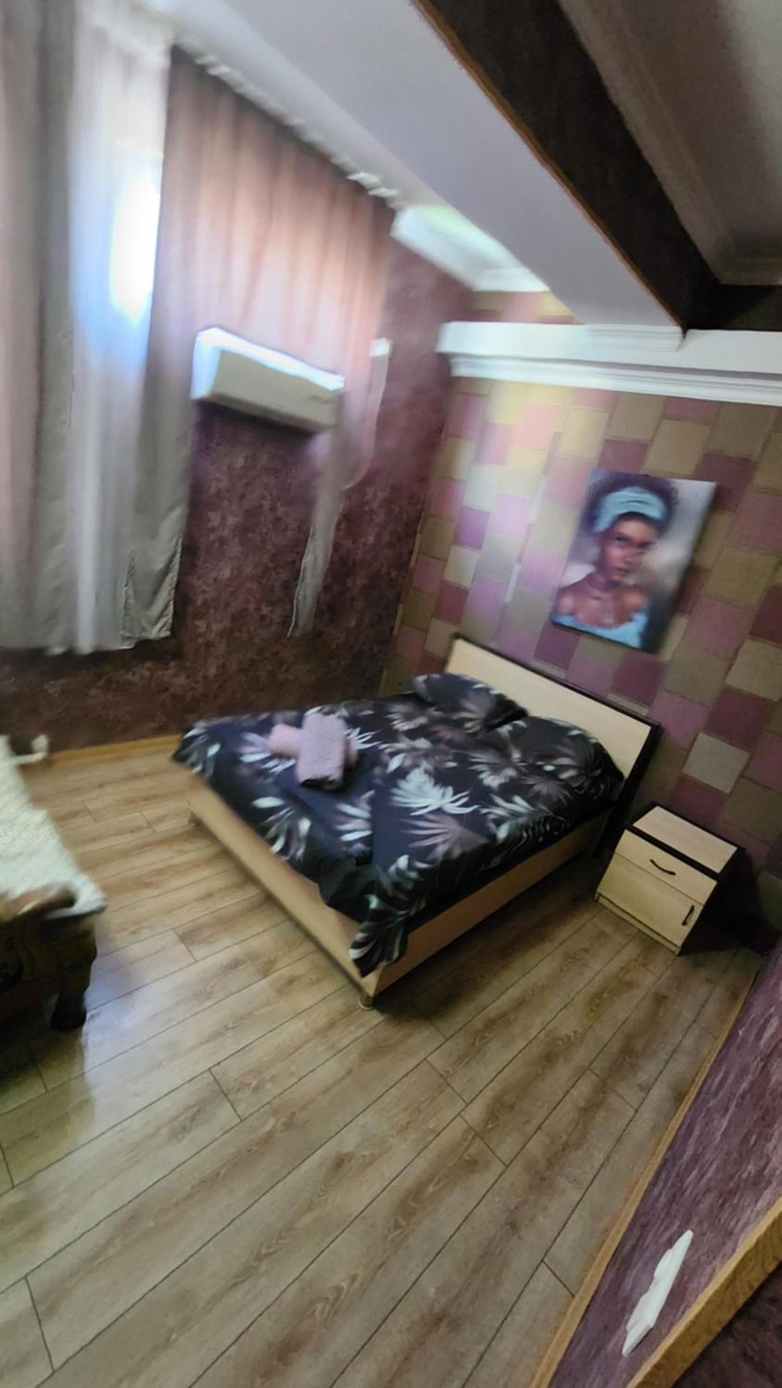 Hotel ,,Mega" Тбилиси Екстериор снимка