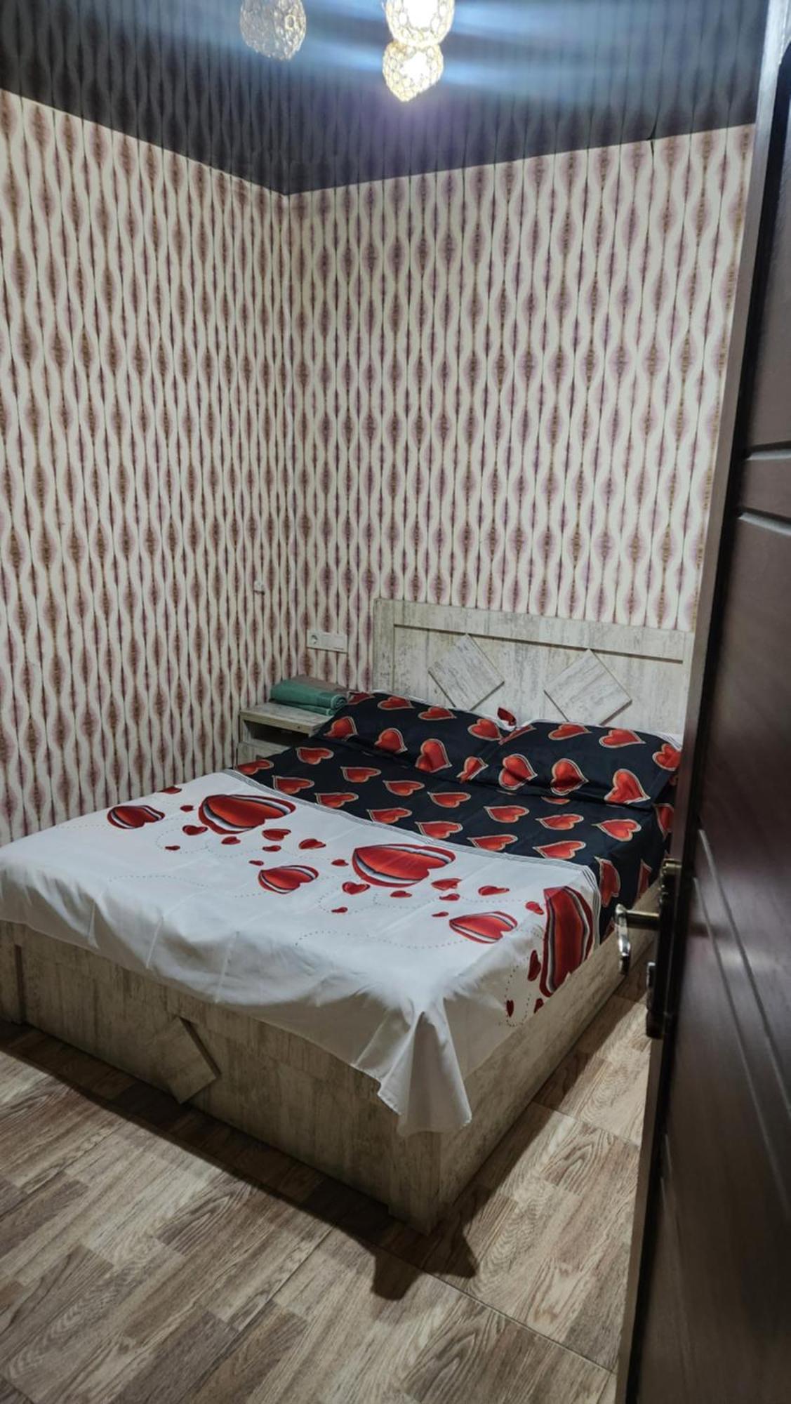 Hotel ,,Mega" Тбилиси Екстериор снимка