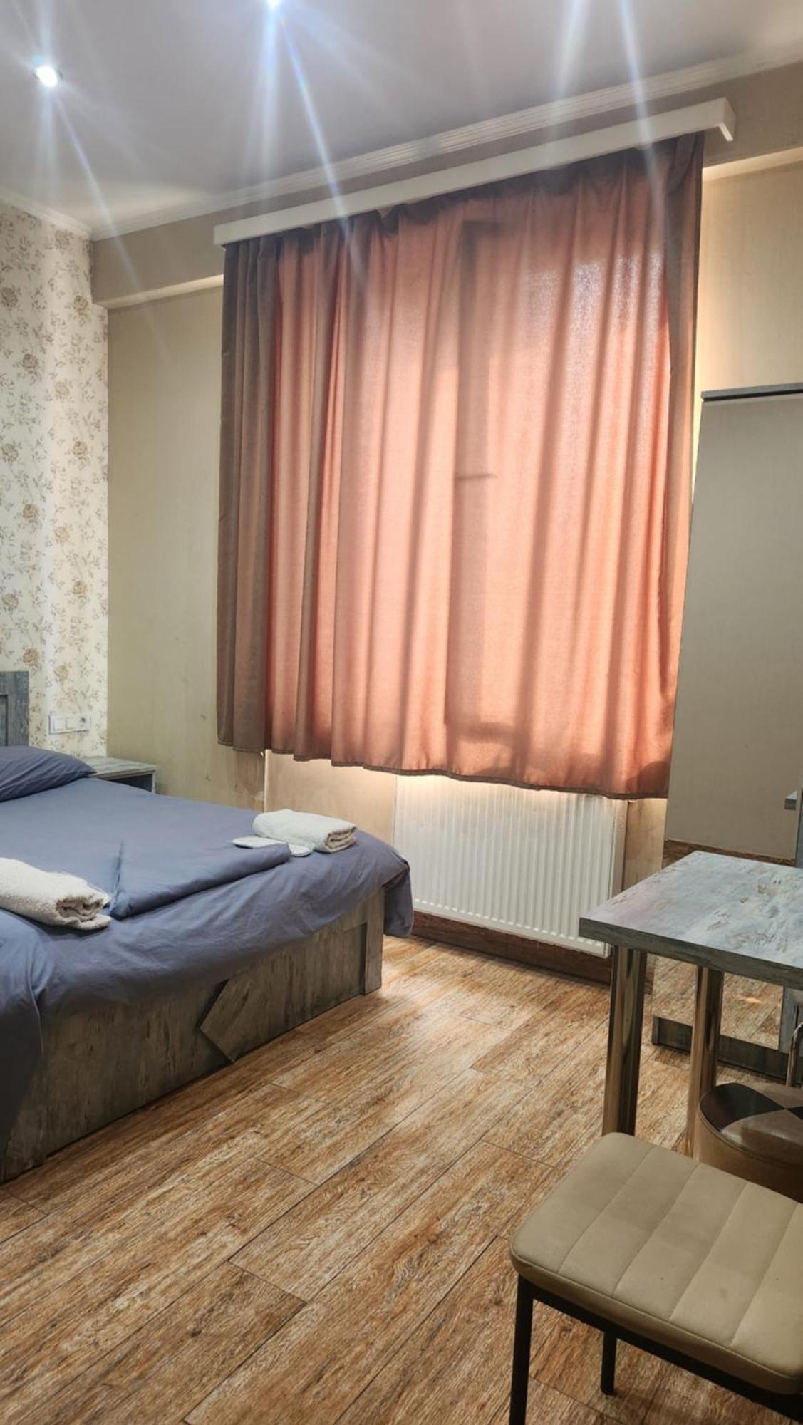 Hotel ,,Mega" Тбилиси Екстериор снимка