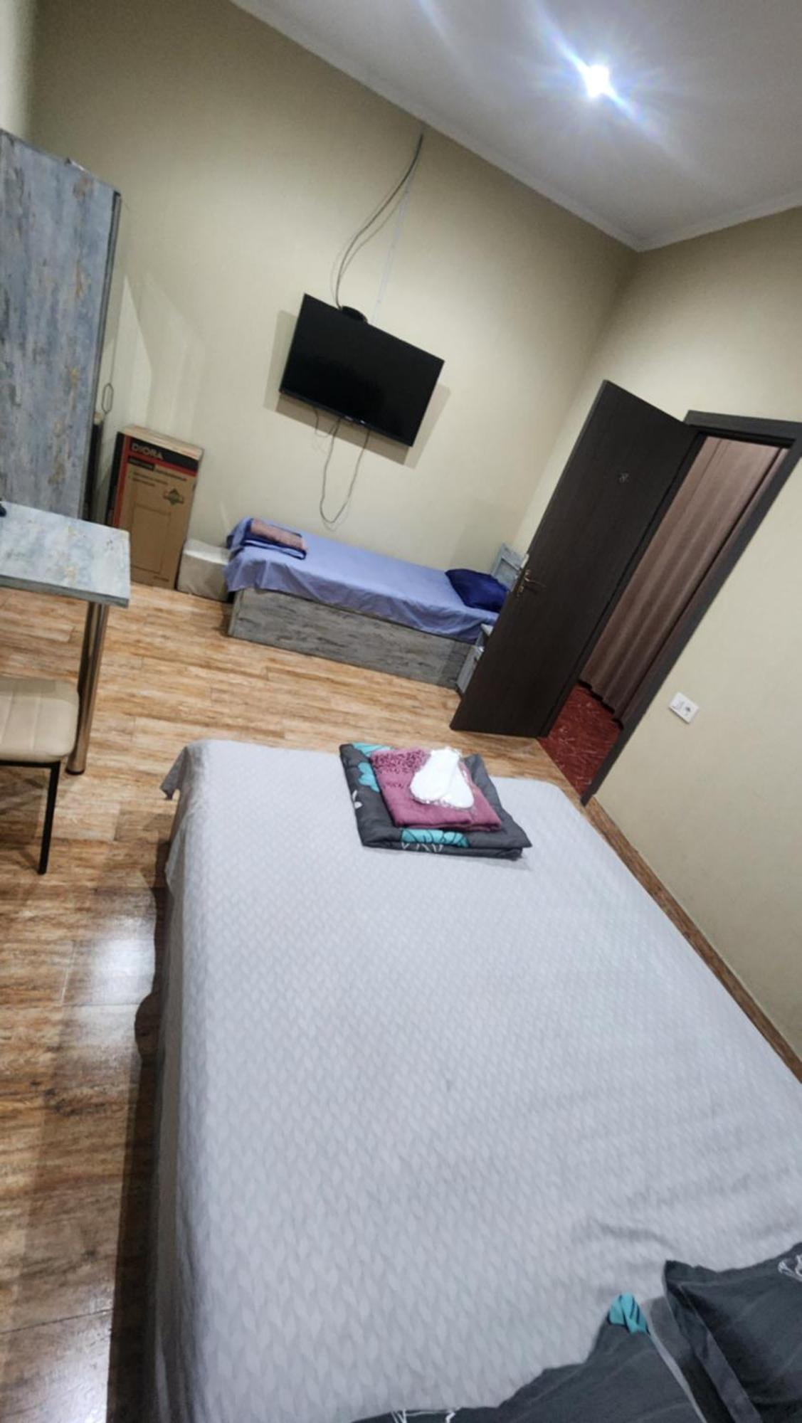 Hotel ,,Mega" Тбилиси Екстериор снимка