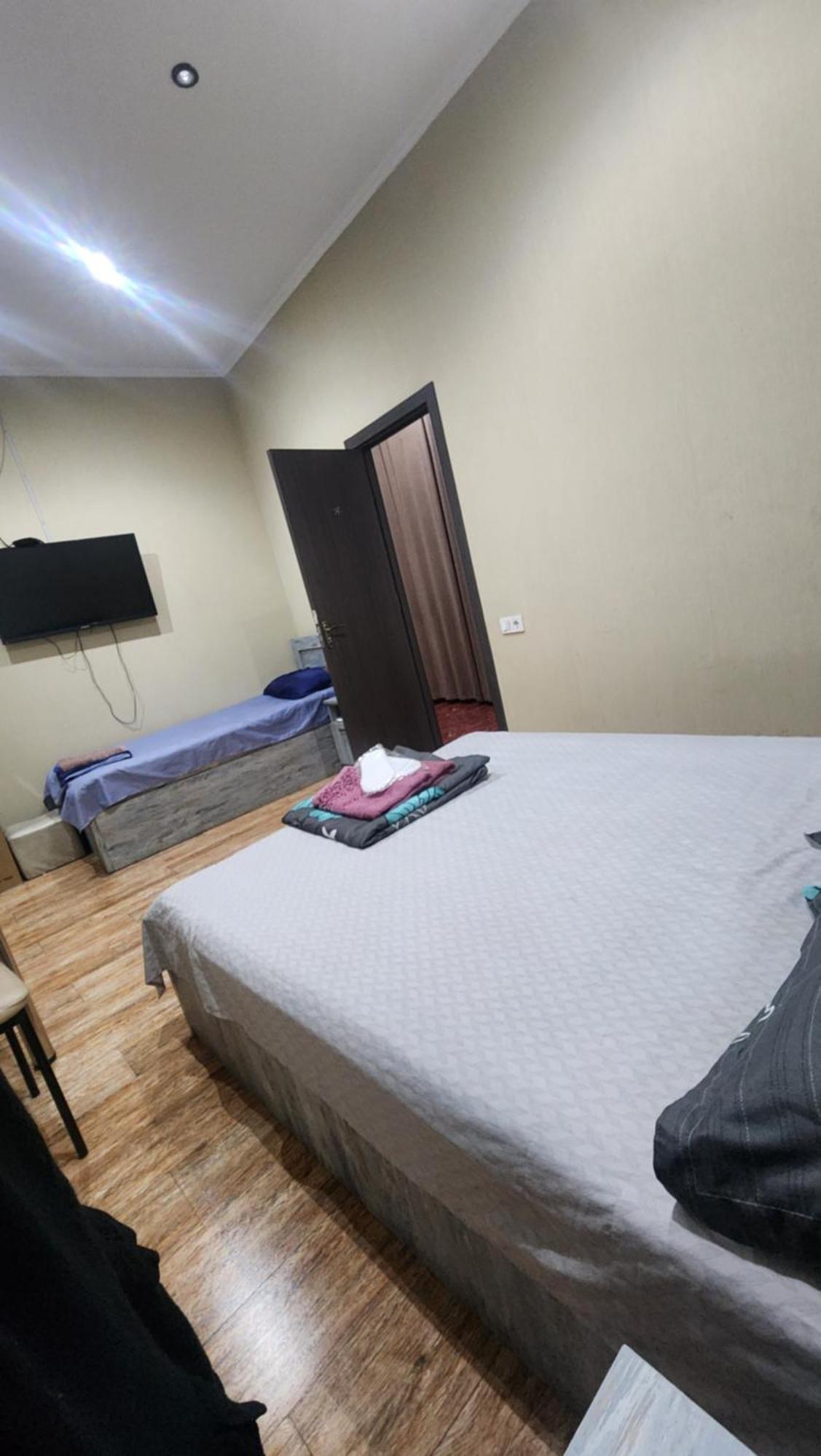 Hotel ,,Mega" Тбилиси Екстериор снимка