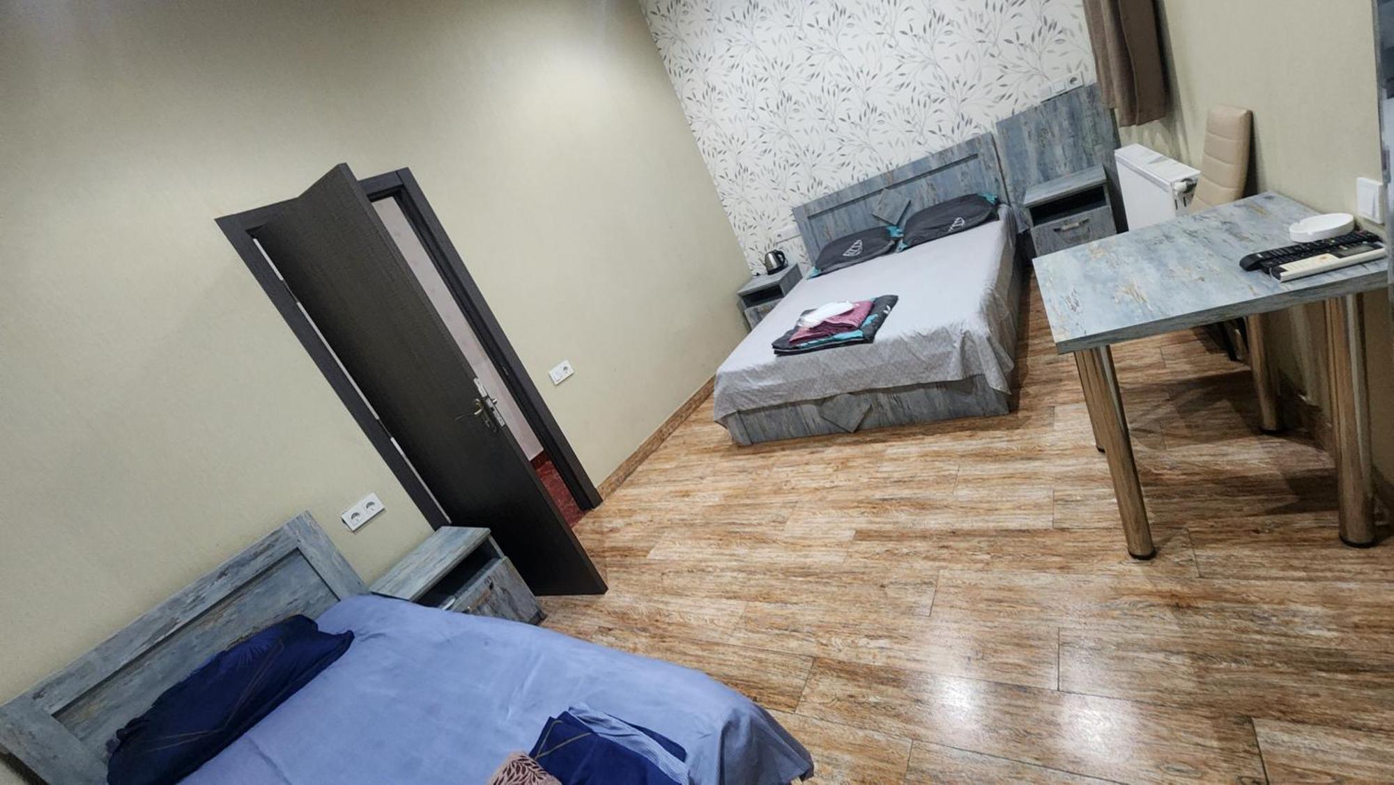 Hotel ,,Mega" Тбилиси Екстериор снимка