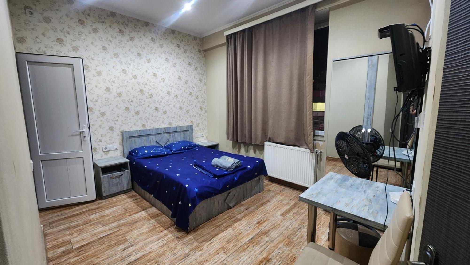 Hotel ,,Mega" Тбилиси Екстериор снимка